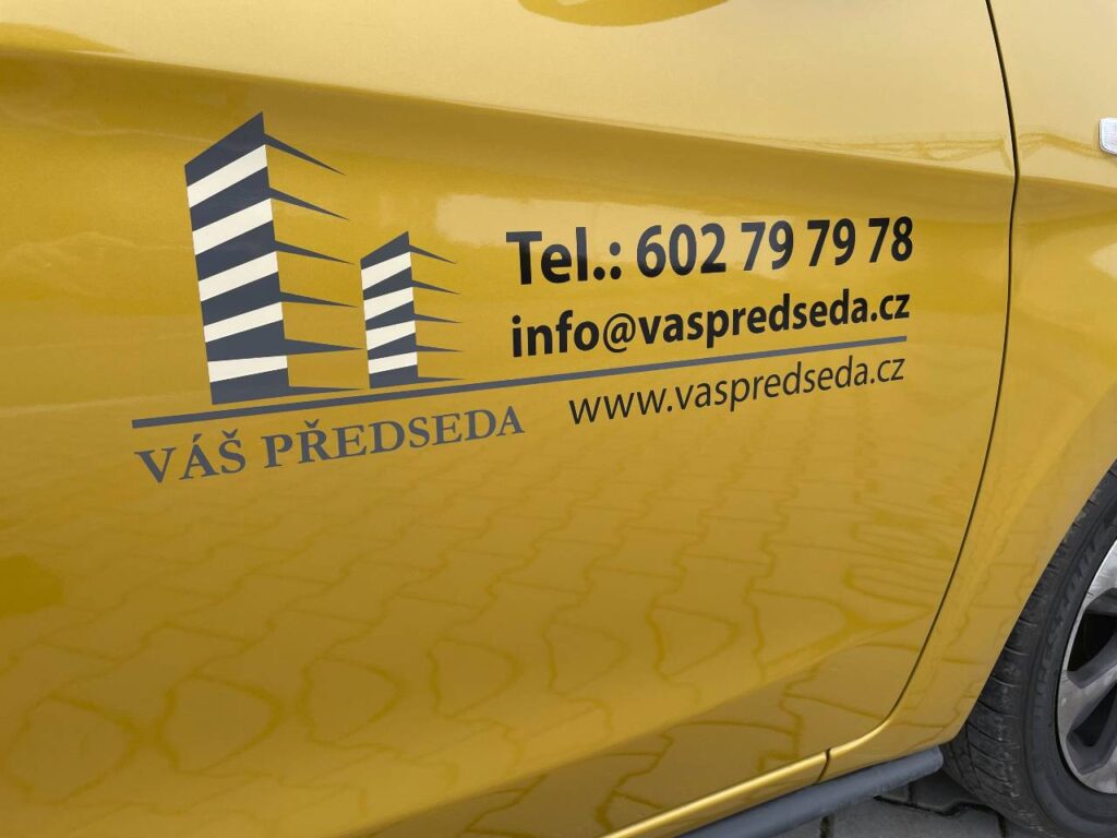 Jak vybrat font pro polep auta: průvodce čitelným písmem na vozidle